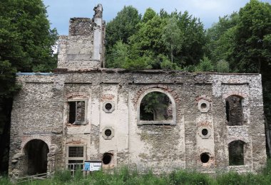 Eski kalıntılar Saint Apollonia Kilisesi