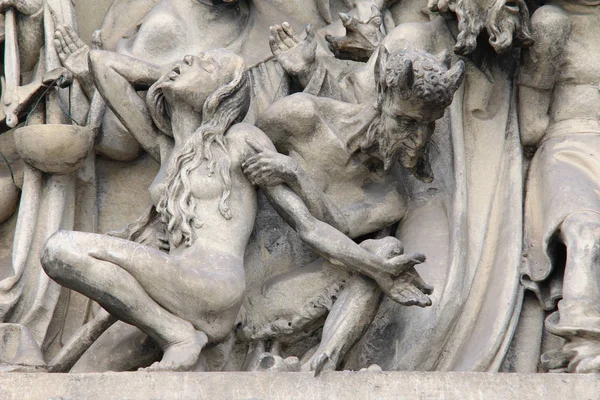 Fall into Hell - detail of the sculpture of the Last Judgment — Stock Photo, Image