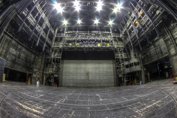 Palco no teatro abandonado — Fotografia de Stock