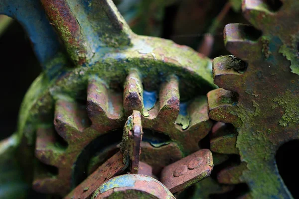 Old broken mechanism at the dump — Stock Photo, Image