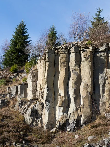 Alter Basaltsteinbruch im Erzgebirge — Stockfoto