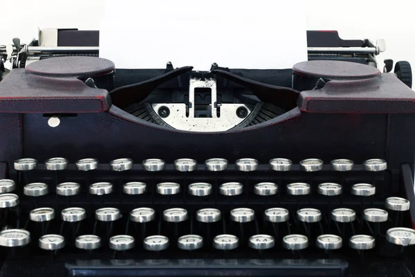 Boş kağıt daktilo makinesi