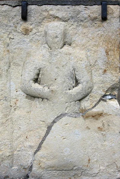 Vieille pierre tombale portée au fil du temps — Photo