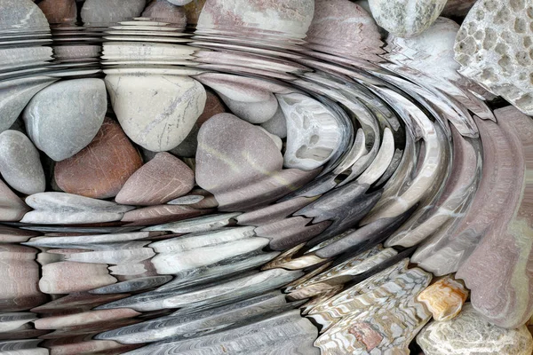 Ondas de água acima de pedras de seixos — Fotografia de Stock