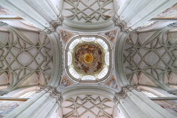 Bóveda gótica del techo — Foto de Stock