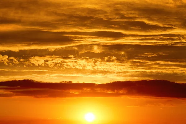 Sunset - sun low above the horizon — Stock Photo, Image
