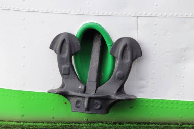 Nehir teknesi büyük demir çapa