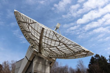Radiotelescope odak gökyüzüne