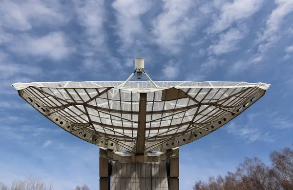 Radiotelescope fokus do nieba — Zdjęcie stockowe