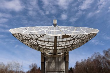Radiotelescope odak gökyüzüne