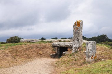 Dolmen Pierres Tabakları - ünlü megalitik anıt 