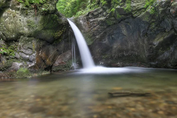 Водопад на Серебряном ручье, Чехия — стоковое фото