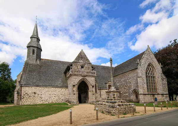 2019年8月15日 法国普卢哈 13世纪起在法国布列塔尼普卢哈的Kermaria Iskuit教堂 — 图库照片