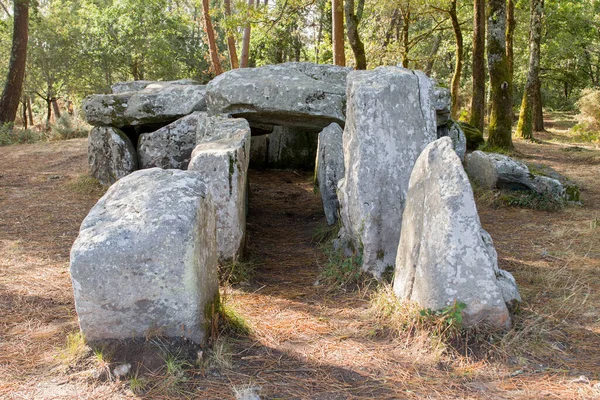 ドルメン グロー Dolmen Mane Groh フランス ブルターニュのエルデヴェンの南東2キロメートルに位置する巨石の墓 — ストック写真