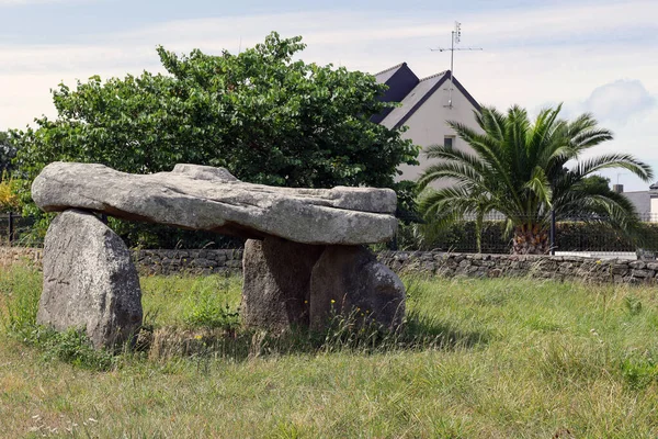 ボトランのドルメン フランス ブルターニュのエルデベン村の巨石の記念碑 — ストック写真