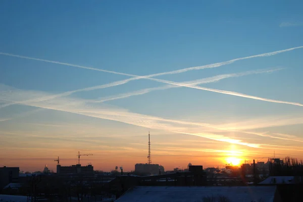 雪城上空的冬季日出 — 图库照片#