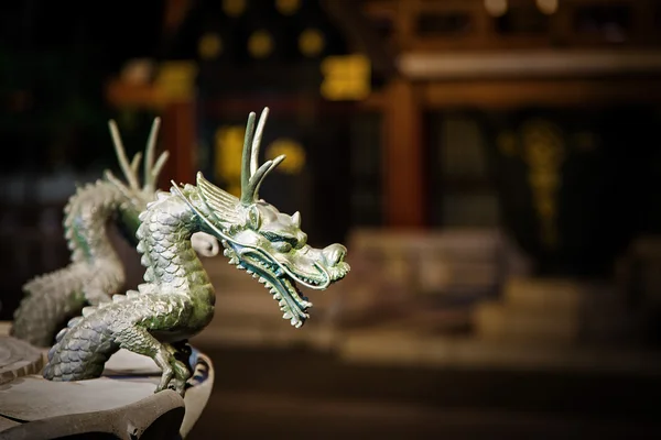 Dragons sur la fontaine du temple — Photo