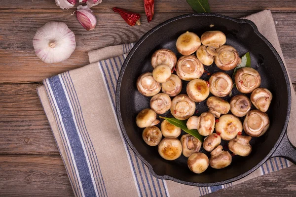 Ciuperci cu buton prăjit — Fotografie, imagine de stoc