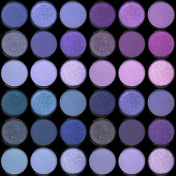 Тени для век в фиолетовых тонах — стоковое фото