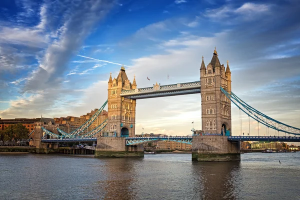 Puente de la Torre al anochecer — Foto de Stock