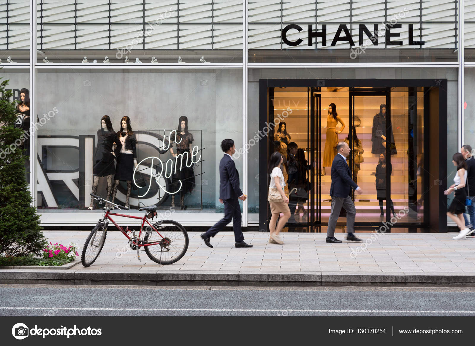Chanel store Tokyo – Stock Editorial Photo © rixipix #130170254