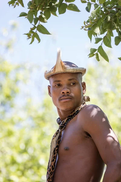 Zulu Warrior portant une coiffe en peau impala — Photo