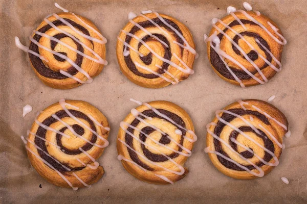 Freshly cooked cinnamon swirl buns — Stock Photo, Image