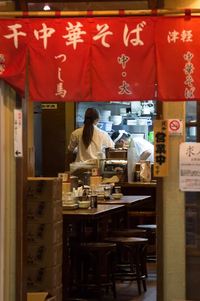 Busy restaurant in Tokyo — Stock Photo, Image