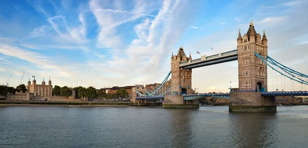 Tower of London und Tower Bridge Panorama — Stockfoto