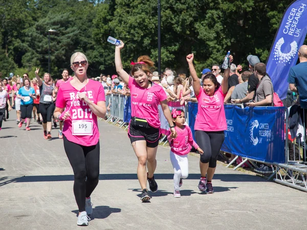 Race for Life 2017 — Stockfoto