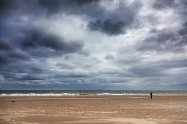 Figure solitaire à la plage de Harve Aubert — Photo