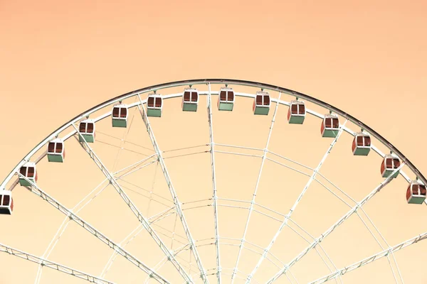Wszystko Ferris Wheel Pastelowe Tło Brzoskwinia — Zdjęcie stockowe