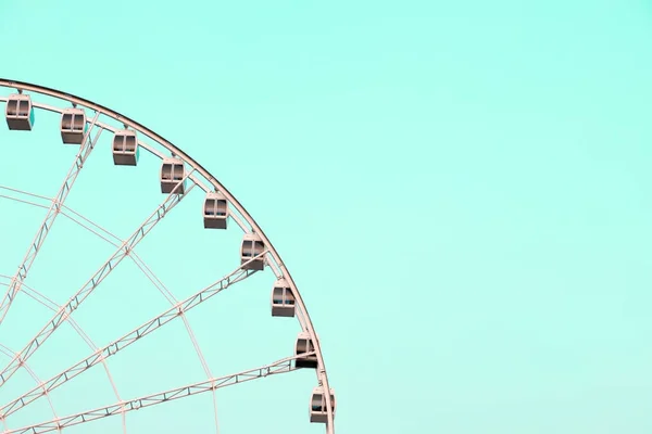 Détail Une Roue Ferris Sur Fond Turquoise Pastel — Photo