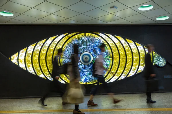 Tokio Japón Junio 2016 Gente Caminando Frente Shinjuku Tokyo Eye — Foto de Stock