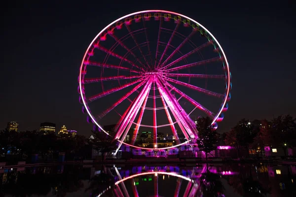 Illuminated ferris wheel — Stock Photo, Image