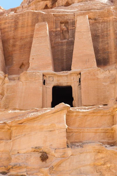 Entrada para um de edifícios antigos — Fotografia de Stock