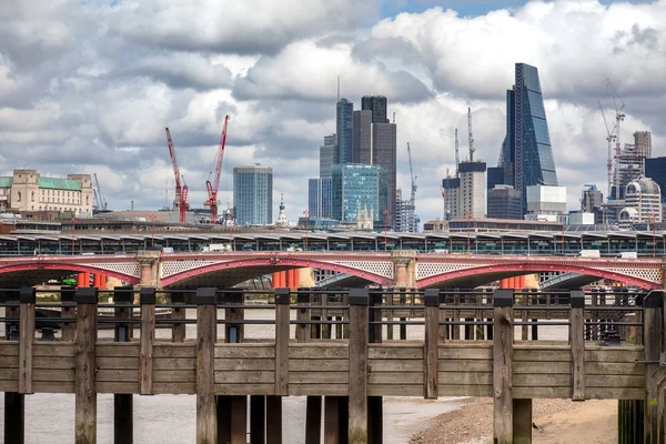 Thames Nehri Üzerinde Blackfriars Köprüden Londra Şehir Arka Plan Ile — Stok fotoğraf