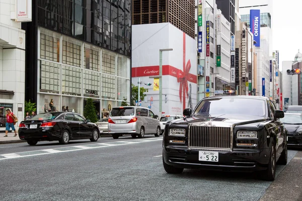 Токио Япония Июня 2016 Черный Rolls Royce Phantom Припаркован Улице — стоковое фото
