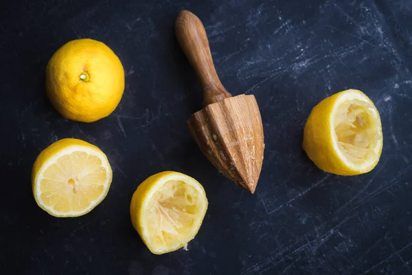 Wooden Hand Juicer Cut Lemons Retro Style Still Life Squeezing — Stock Photo, Image