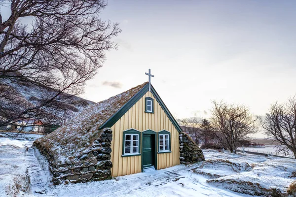 Церковь Хофскиркья Хоф Исландия Сказочное Здание Является Последней Церковью Построенной — стоковое фото