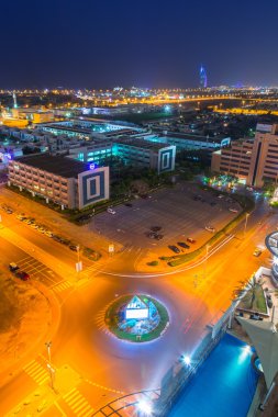  Teknoloji Parkı Dubai Internet city alacakaranlıkta, Birleşik Arap Emirlikleri