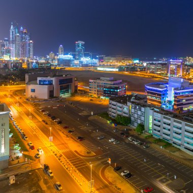  Teknoloji Parkı Dubai Internet city alacakaranlıkta, Birleşik Arap Emirlikleri