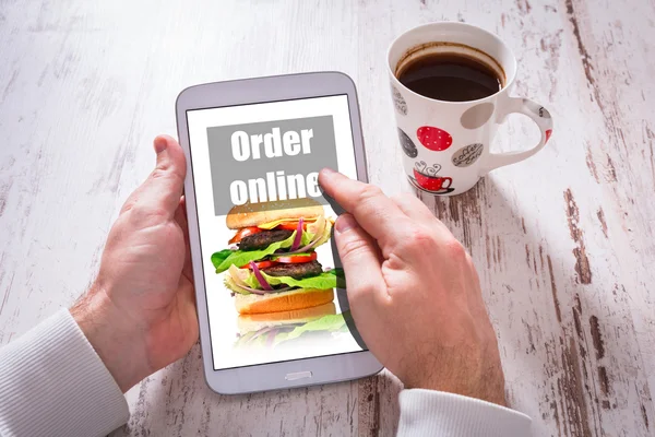 Zamów jedzenie fast na komputerze typu tablet — Zdjęcie stockowe