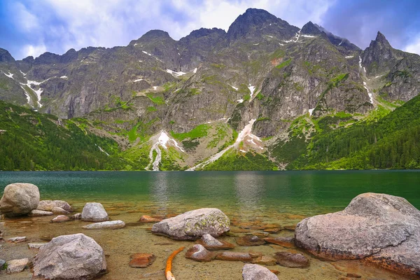 Oog van de zee meer in Tatra bergen — Stockfoto