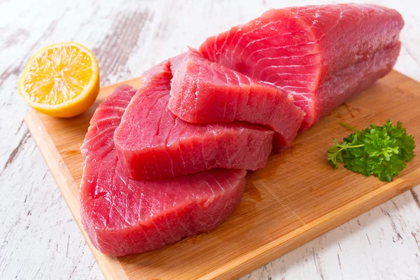 Raw tuna steak — Stock Photo, Image