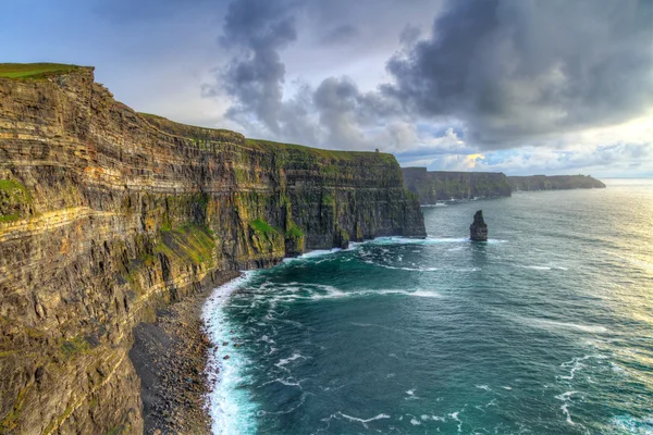 Klipporna i moher vid solnedgången — Stockfoto