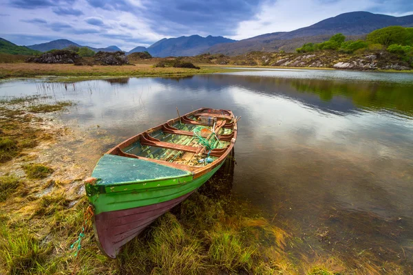 Landscape with boat at the Killarney lake — Stock Photo, Image