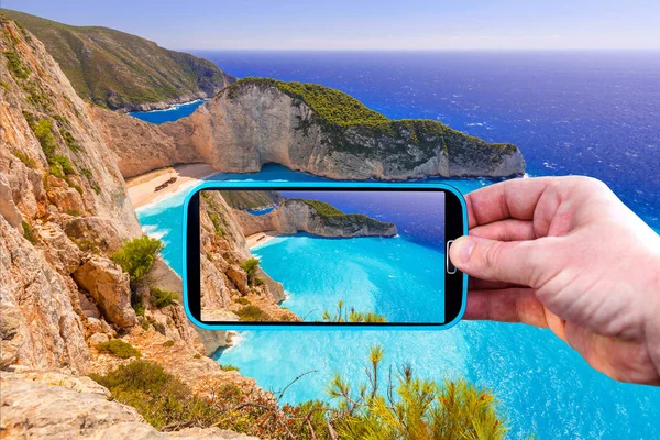 Maken van foto's door de smartphone op de reizen — Stockfoto