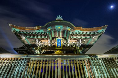 Kyoto Budist Kiyomizu tapınakta geceleri