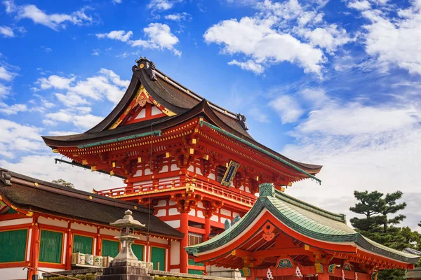 Templo budista en el Santuario Inari de Fushimi en Kyoto — Foto de Stock